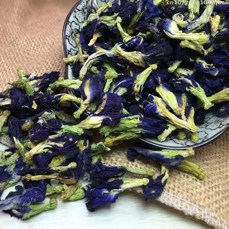 Vivid blue butterfly pea flower tea and food grade pigment extraction in glass cup